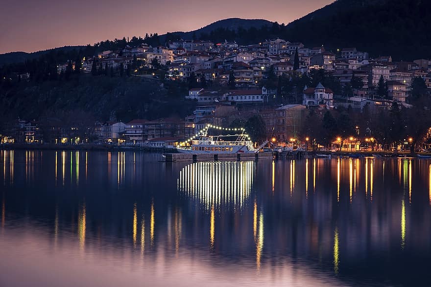 lago, bote, reflexión, luces, costa, apuntalar, Navidad, luces de Navidad, puesta de sol, Kastoria, Grecia