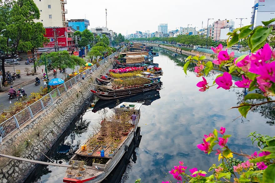 bateaux, fleurs, au bord de la rivière, des arbres, rue, printemps, marché flottant