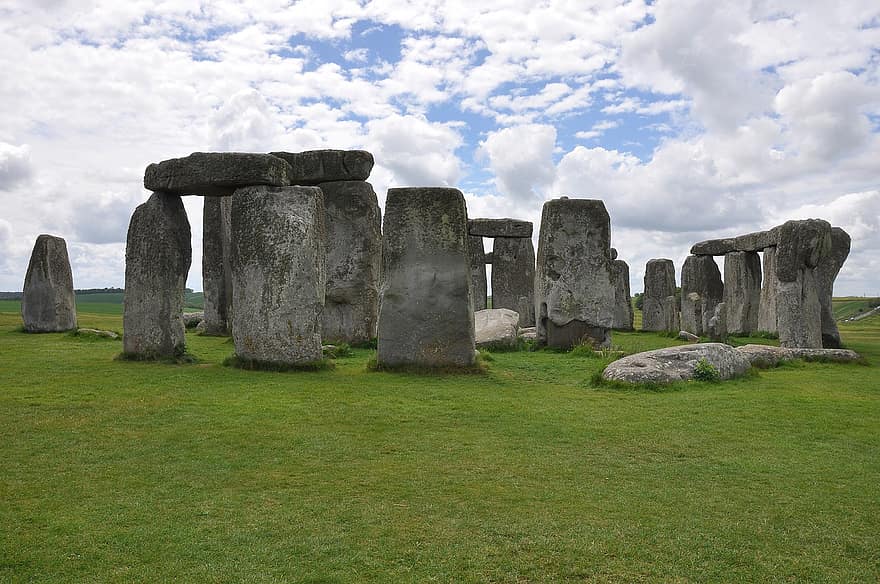Stonehenge, Megalithic Monument, England, Amesbury, Large Stones, Grass Meadow, Circular, Prehistoric, Monument, Tourist, Building