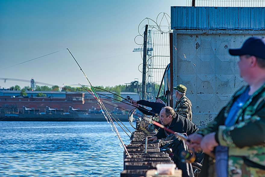 rybacy, Wędkarstwo, Siewierodwińsk, Rosja, strefa przemysłowa, mężczyźni, rybak, dorosły, woda, wędka, spędzania wolnego czasu