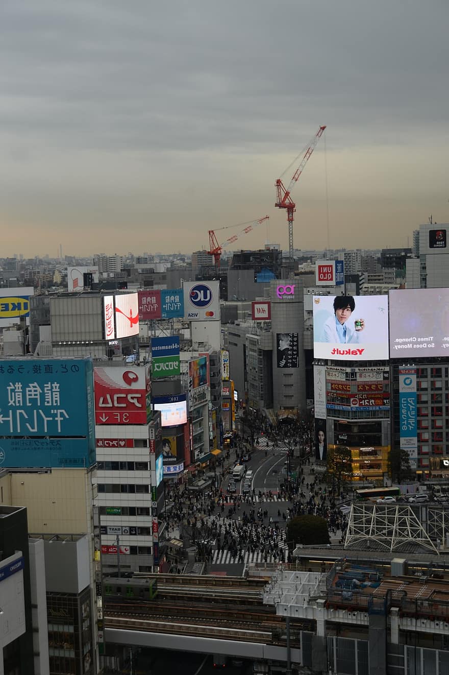 Tokyo, Japan, Shibuya, Scramble-Kreuzung, Shibuya Scramble Crossing, Kran, Schild, Zeichen, Himmel, teilweise bewölkt, Wolke