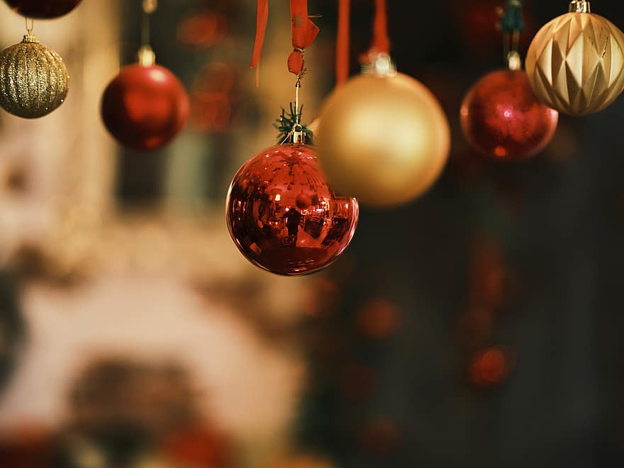Різдво, Різдвяні дрібнички, різдвяний декор, різдвяні прикраси, новий рік, святкування, прикраса, різдвяний орнамент, блискучий, фони, сезон