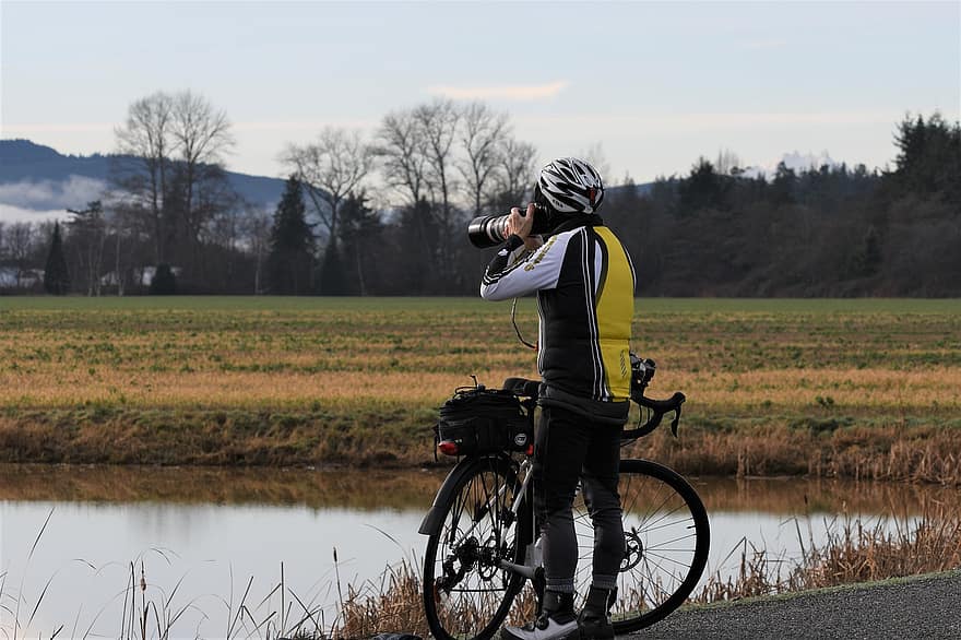 写真家、カメラ、サイクリスト、自転車、ライダー、おとこ、男性カメラマン、谷、通り、自然、山岳