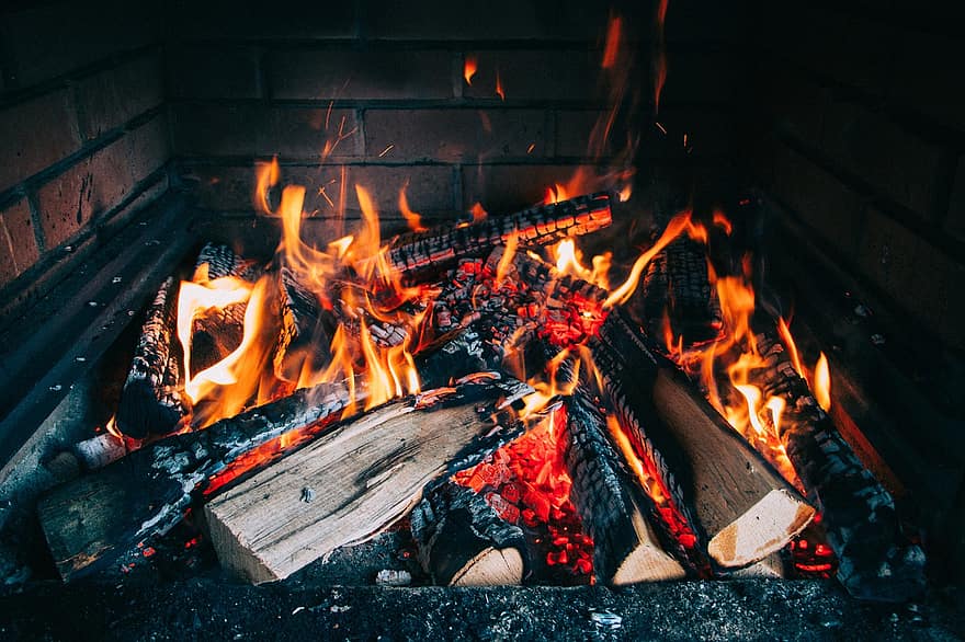 kominek, drewno kominkowe, ogień, palenie, gorąco, płomienie, ciepło, węgiel drzewny, żar, spalanie, miejsce na grilla