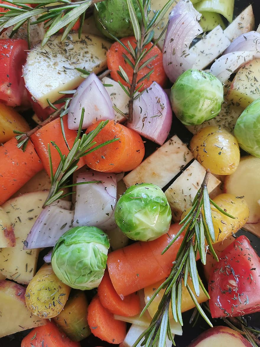 सब्जियां, जड़ी बूटी, खाना, प्याज, आलू, गाजर, रोजमैरी, ब्रूसेल स्प्राऊट्स, टमाटर, मसाले, उत्पादित करें