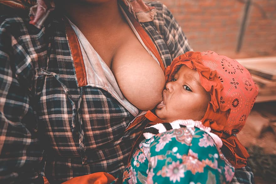 मां, बच्चा, स्तनपान, स्तनपान करने वाला बच्चा, बेबी, स्तनपान कराने वाली माँ, महिला, मातृत्व, व्यक्ति, लोग, मानव