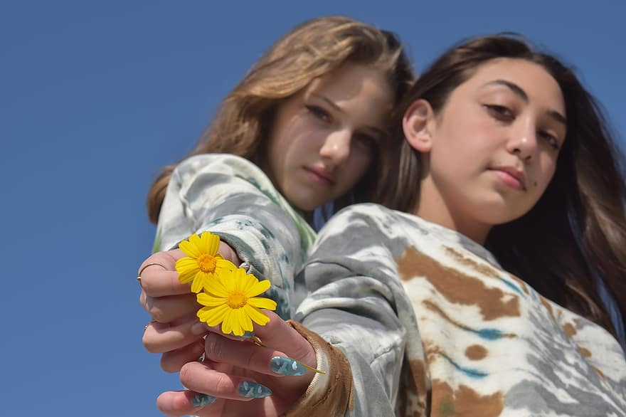 Girls, Teenagers, Flowers, Daisies, Young, Youth, Model, Spring