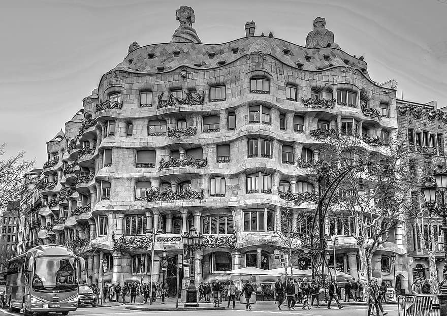 costruzione, Barcellona, architettura, gaudi, monocromatico, viaggio, bianco e nero, esterno dell'edificio, posto famoso, vita di città, destinazioni di viaggio