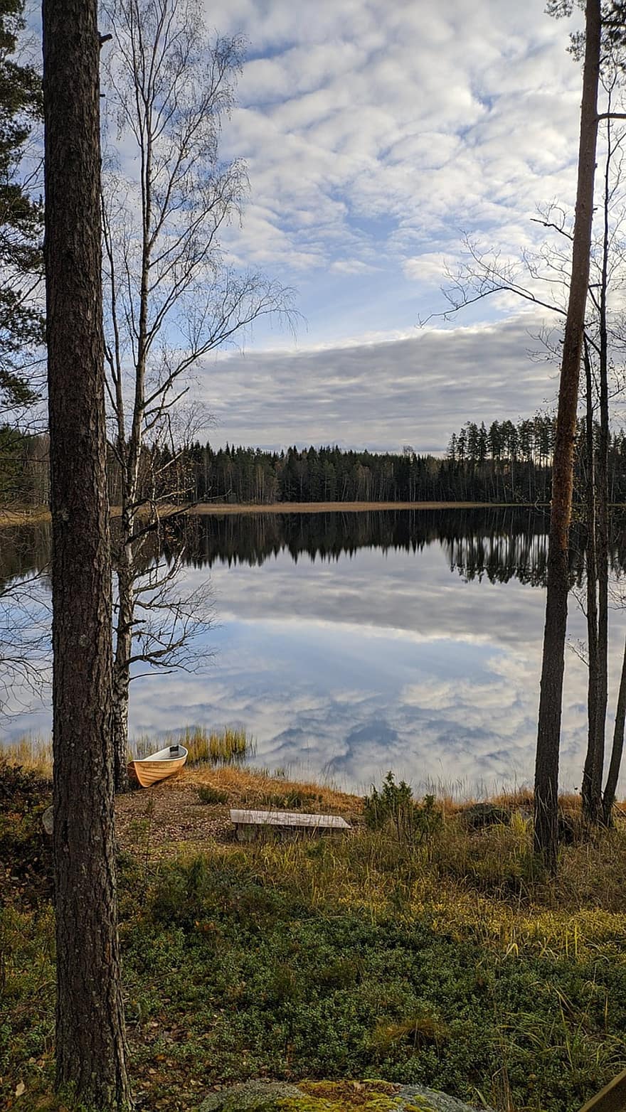 llac, estany, herba, cel, núvols, reflexió, mirall, naturalesa, tardor, aigua, Finlàndia