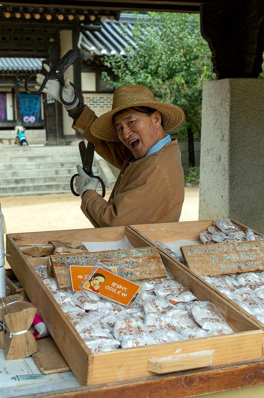 mand, sælger, koreansk, lykkelig, positur, forhandler, seoul, søde sager, butik, traditionel, landsby
