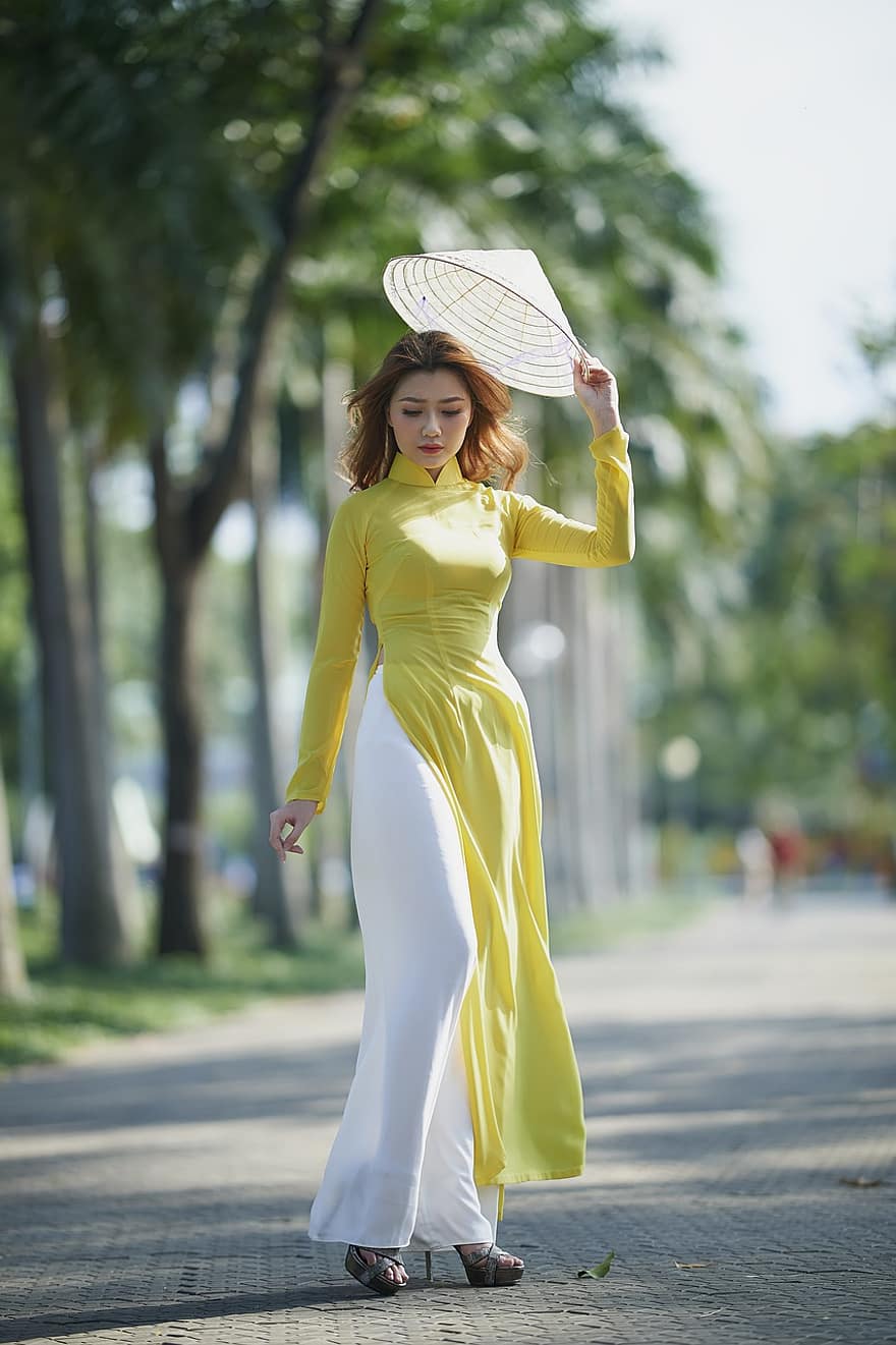 lykkelig, Vietnamesisk traditionelt nytår, Vietnamesisk månenytår, Hvor lang er vietnamesisk, Vietnam traditionel kjole, vietnamesisk model, langt liv, portræt, parkere, Ensom pige i Ao Dai, Ho Chi Minh City