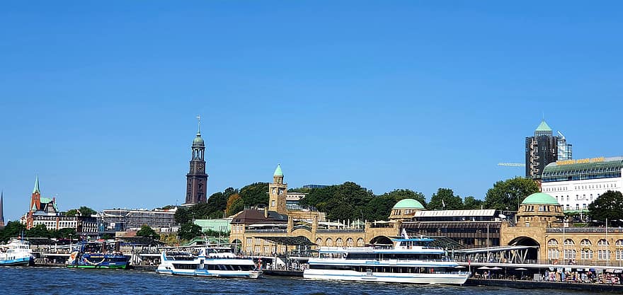 St Pauli Piers, Hambourg, Allemagne, voie navigable, navires