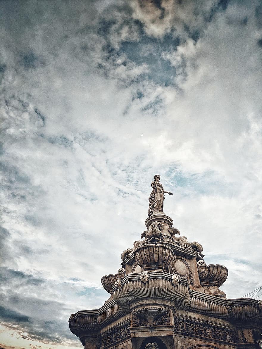 beeldhouwwerk, standbeeld, monument, mijlpaal, wolken, Indië