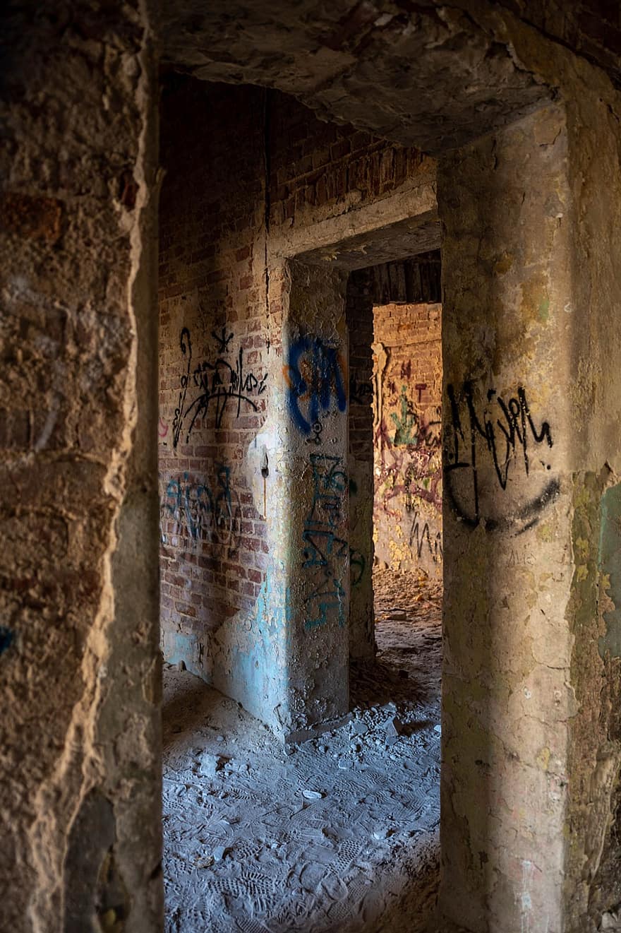 abandonat, edifici, graffiti, deteriorat, ruïnes, arquitectura