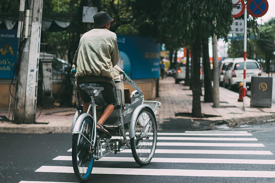 tricicle, vietnam, carrer, nha trang, vida de ciutat, homes, bicicleta, ciclisme, transport, una persona, estils de vida