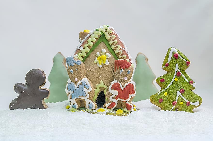 ジンジャーブレッドハウス、クリスマスハウス、ジンジャーブレッドの木、クッキー、クリスマスクッキー、組成、到来、クリスマス、お菓子、フード、ケーキ屋