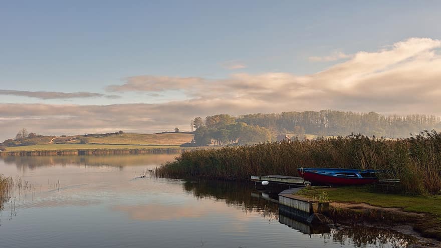 озеро, лодка, отражение, тростник, трава, банка, воды, туман, утро, утреннее настроение, тихо