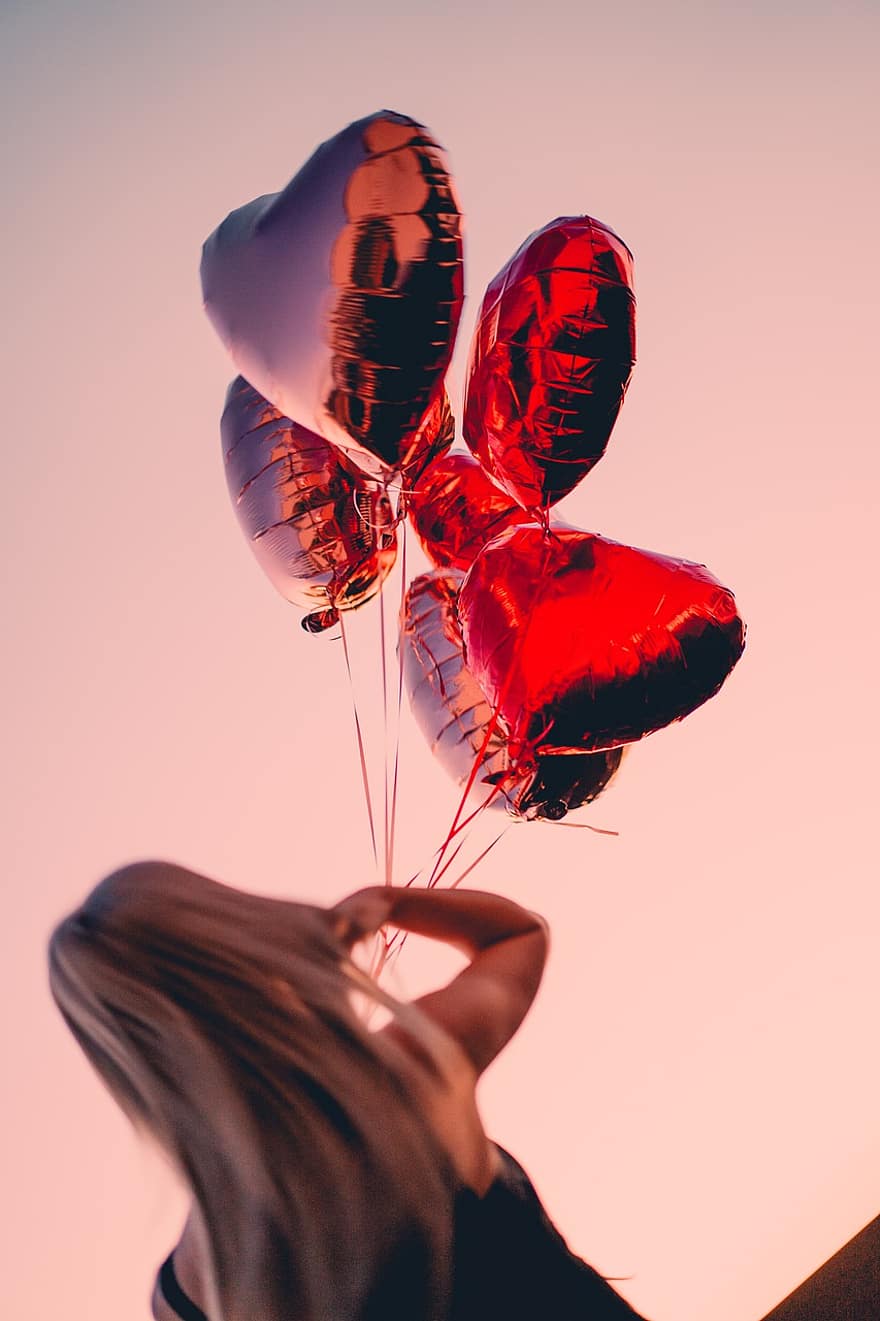 balon, hadiah, hari Valentine, Selamat Hari Valentine, cinta, perempuan, satu orang, perayaan, dewasa, menyenangkan, memegang