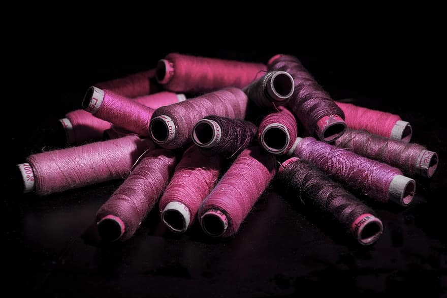потоки, шитье, портняжное дело, Фиолетовые нити, Розовые нити, Ткань Нить, волокна, шпуля, крупный план, нить, портной