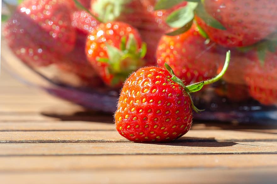 jordbær, frukt, søt, nydelig, rød, grønn, fersk, plukke, sommer, sunn, bio