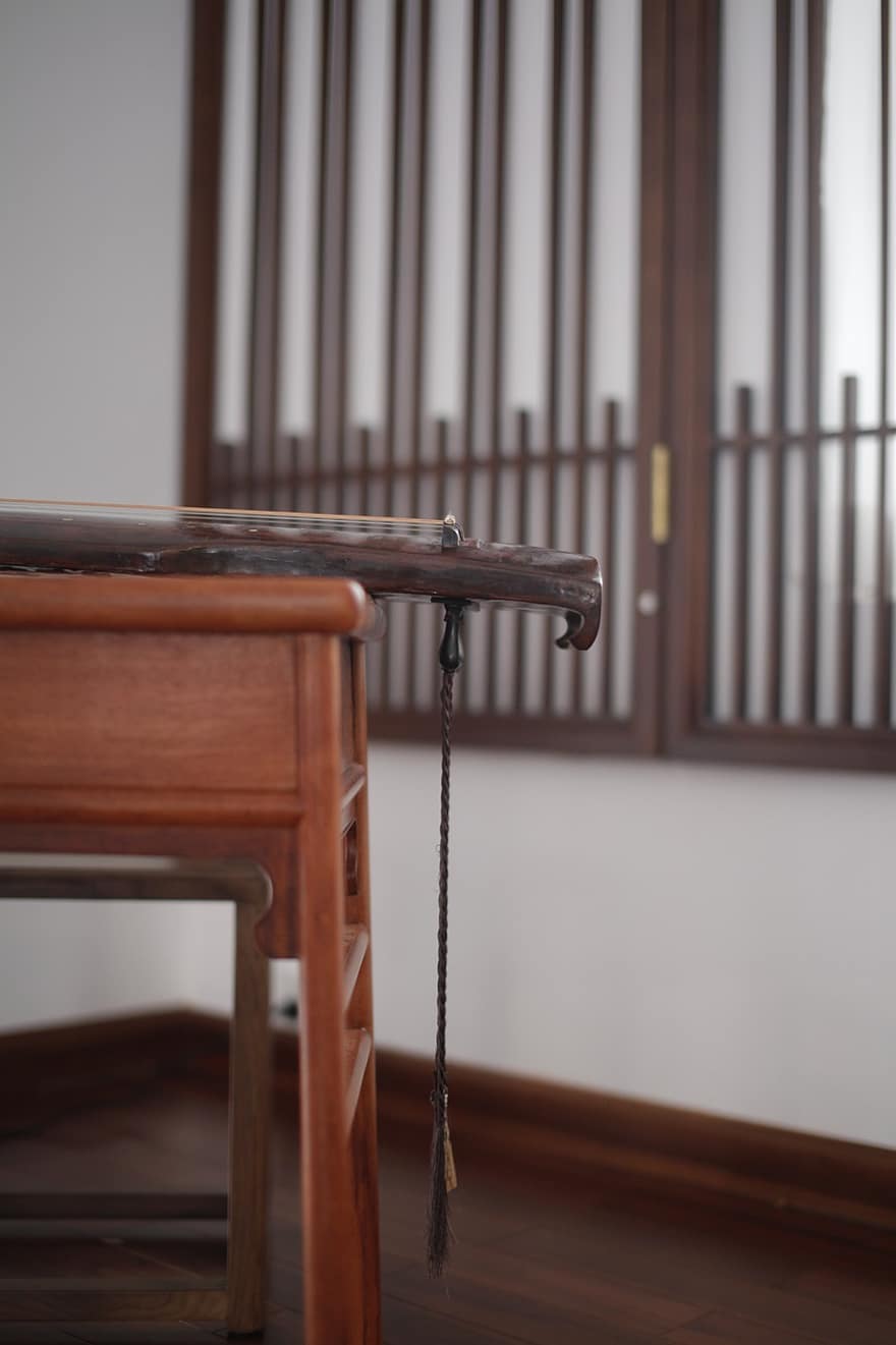китайски Guqin, музикален инструмент, исторически, музика, дърво, на закрито, домашна стая, архитектура, едър план, маса, стар