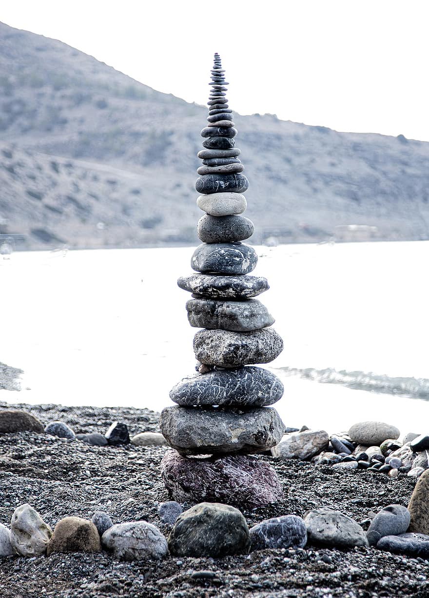 akmeņi, ieži, līdzsvaru, oļi, sabalansēti ieži, sabalansēti akmeņi, smiltis, krastā, jūras krastā, meditācija, zen