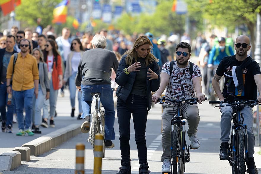Men, Women, Pedestrians, Bicyclists, Street, Holiday, Relaxation, bicycle, cycling, crowd, sport
