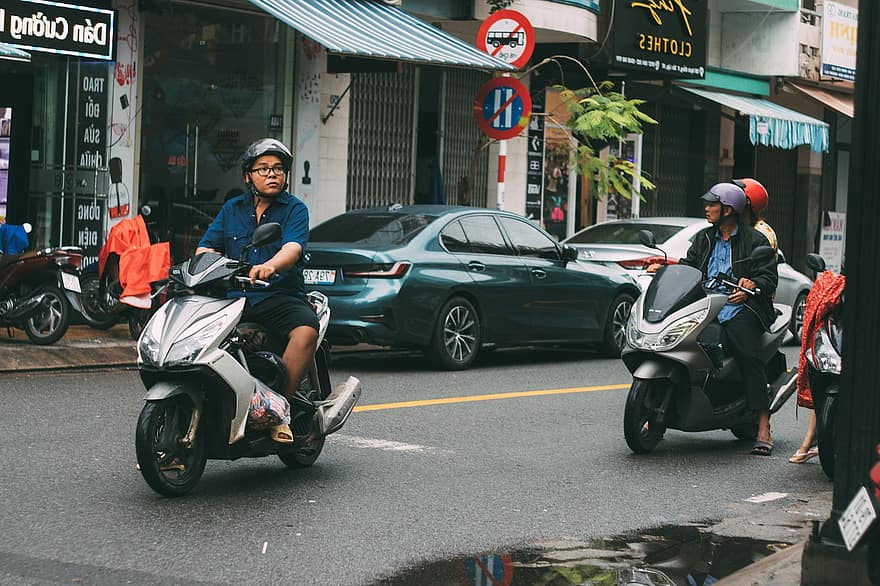 通り、都市生活、ベトナム、ニャチャン、オートバイ、男達、交通手段、輸送モード、速度、運転する、トラフィック