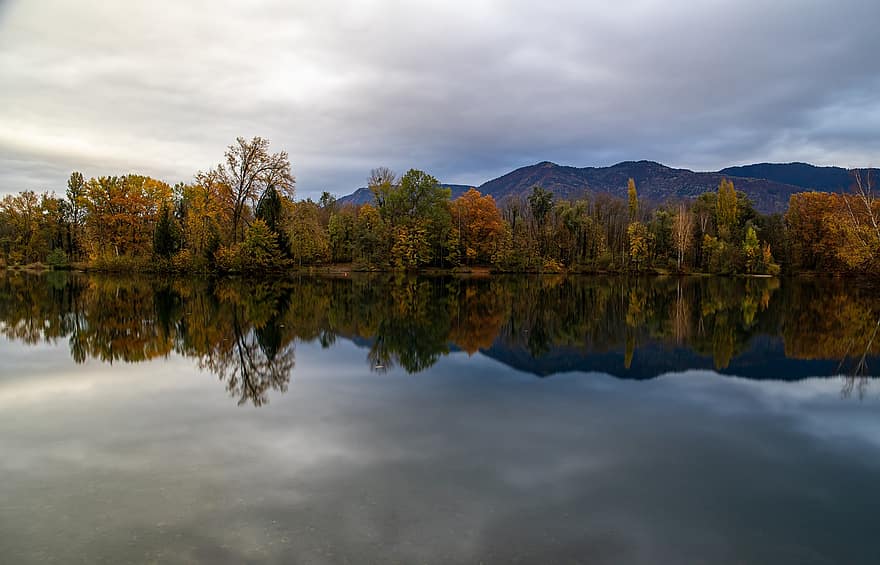 езеро, дървета, есен, гора, гори, есенни цветове, размисъл, огледало, отражение на водата, Gresy-sur-isère, Savoie