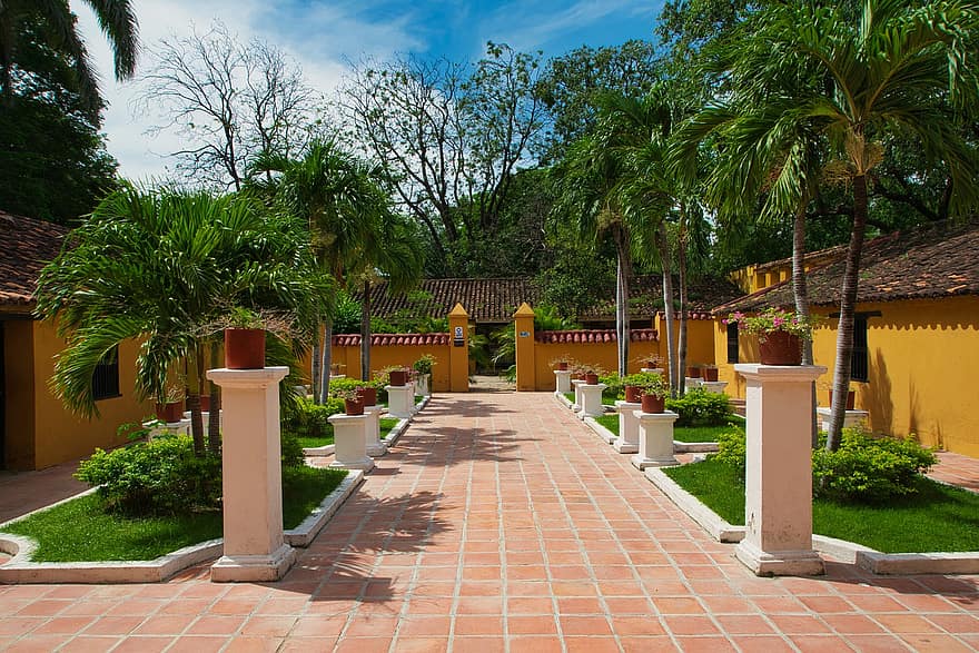 градина, Път на плочки, Куинта де Сан Педро Алехандрино, Quinta, Санта Марта, Колумбия, имение, двор, исторически, на открито