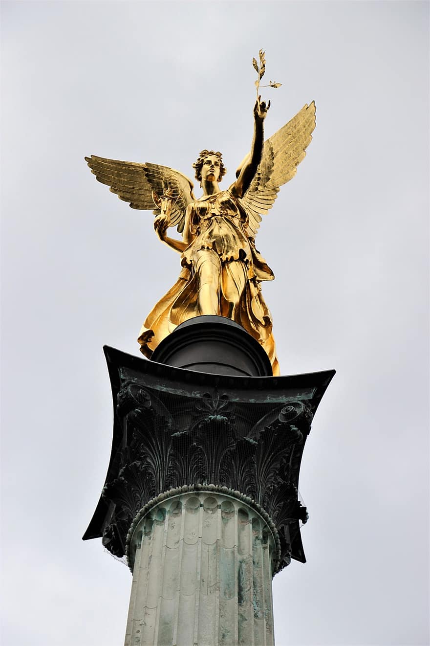 Monachium, anioł pokoju, rzeźba, pozłacany, głośniki