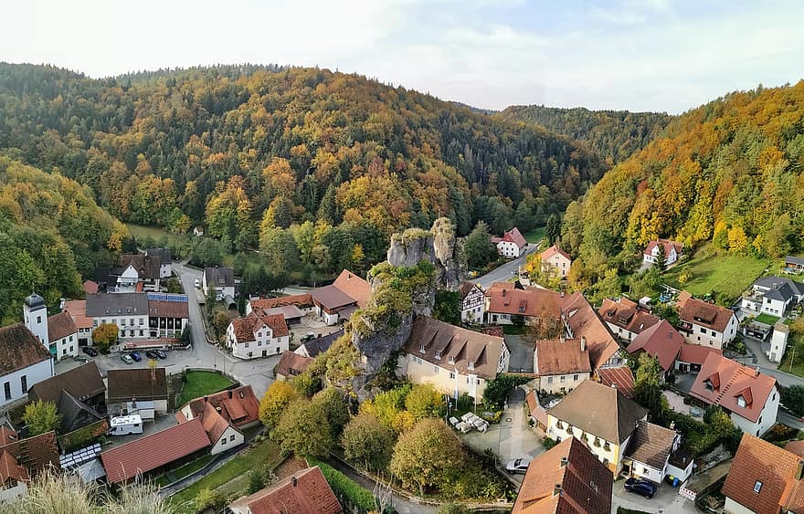 caixa de lenços, aldeia, cidade, Kirchdorf, Pottenstein, Distrito de Bayreuth, franconia suíça, bavaria, outono, cobertura, cena rural