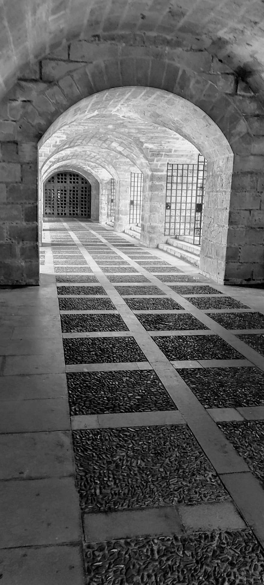 holvikäytävä, rautakaiteet, neliöt, musta valkoinen, Mallorca