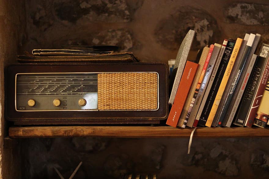 라디오, 서적, 포도 수확, 선반, 오래된 라디오, 장식, 늙은, 옛날의, 구식의, 고대 미술, 구식의, 과학 기술