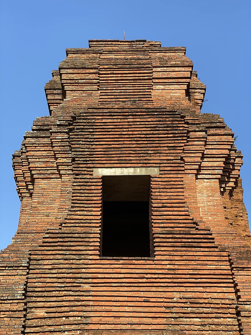 Candi Brahu, chrám, Indonésie, Jáva, buddhistický chrám, buddhismus, historický, architektura, starověké, červené cihly, stavební průmysl