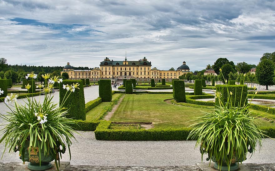 mansion, palace, estate, architecture, grass, formal garden, famous place, summer, tree, green color, history