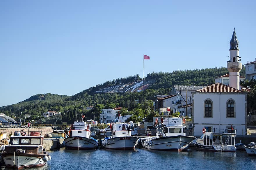 kikötő, motorcsónakok, powerboats, tengeri kikötő, tenger, óceán, Dardanellák-szoros, Dur Yolcu emlékmű, hegyoldal, Canakkale