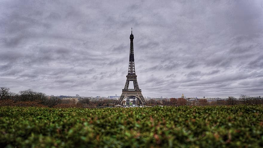 Eiffelturm, Stadt, Wahrzeichen, wolkig, düster, Wiese, Turm, historisch, Touristenattraktion