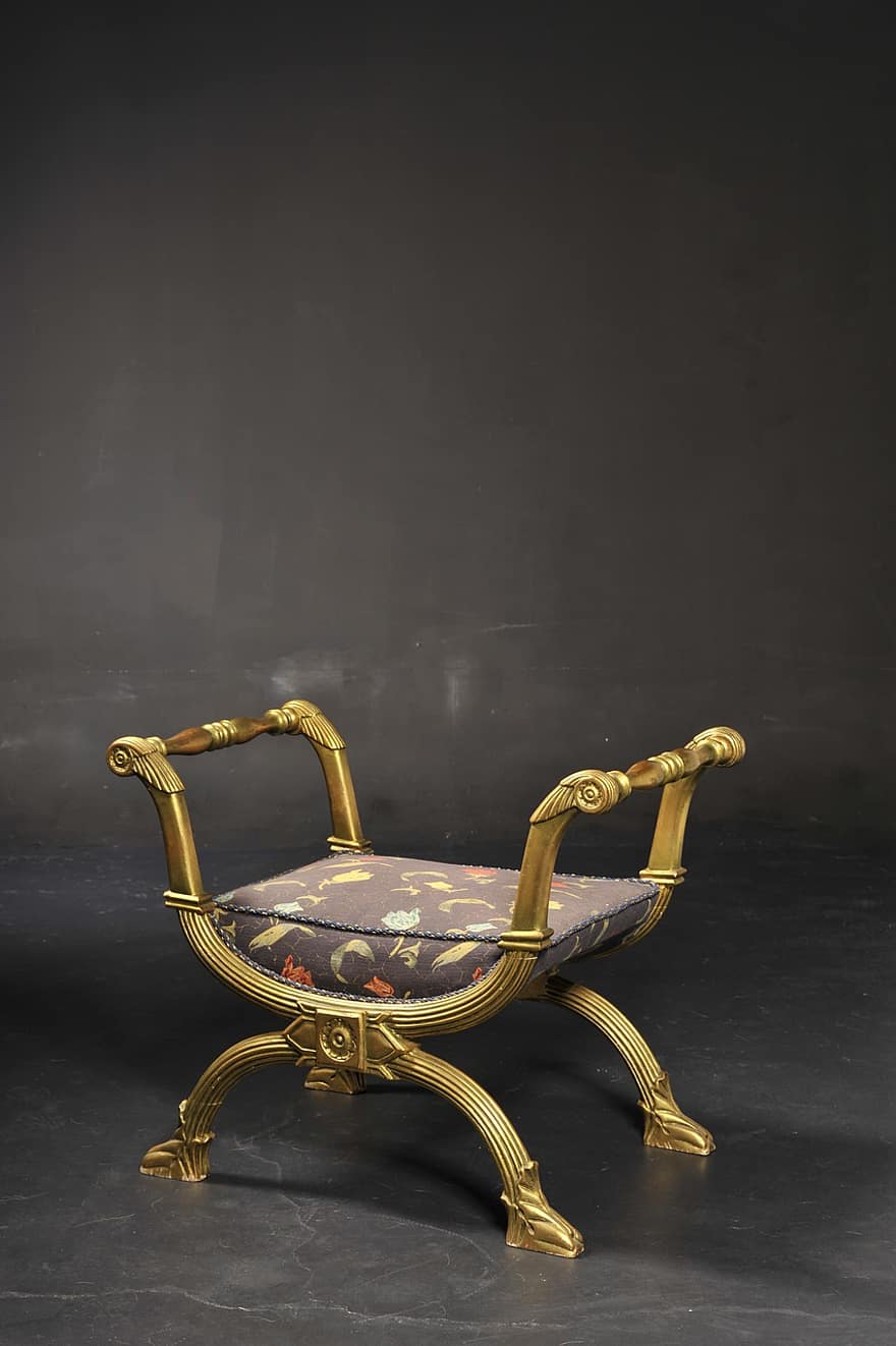 Ozdobna Ławka, rzeźbione siedzenie