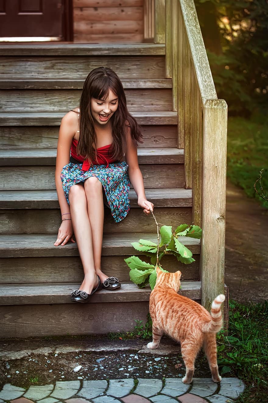 bērns, meitene, kaķis, kāpnes, spēlēt, augu, tabby, oranža tabby, apelsīnu kaķis, soļi, sēdēt