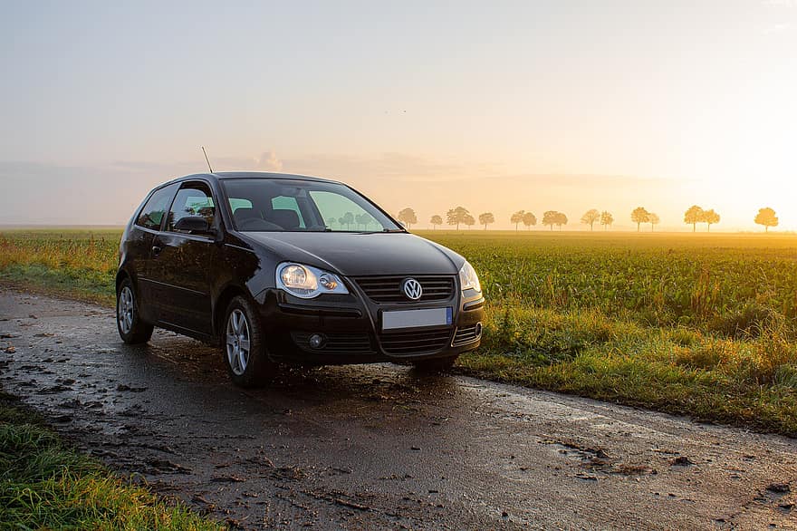 Volkswagen, coche, camino de tierra, amanecer, puesta de sol, luz del sol, campo, prado, barro, la carretera, camino rural