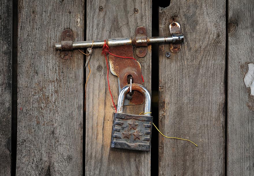bloqueig, seguretat, porta, entrada, ferro, cadenat, vell, fusta, rovellat, tancat, metall
