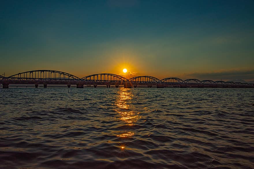 мост, река, залез, отражение на слънцето, слънчева светлина, слънце, вода, изгрев, разсъмване, здрач, Висящ мост