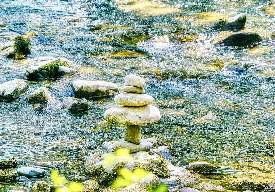 kamienie, skała, saldo, zbalansowane skały, zrównoważone kamienie, Brzeg rzeki, medytacja, zen, uważność, duchowość, kamień