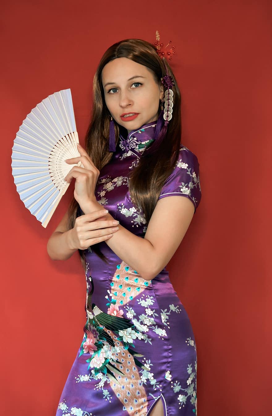 style chinois, qipao, ventilateur, fond rouge, violet, femme, Chine, fille, Asie, portrait, robe