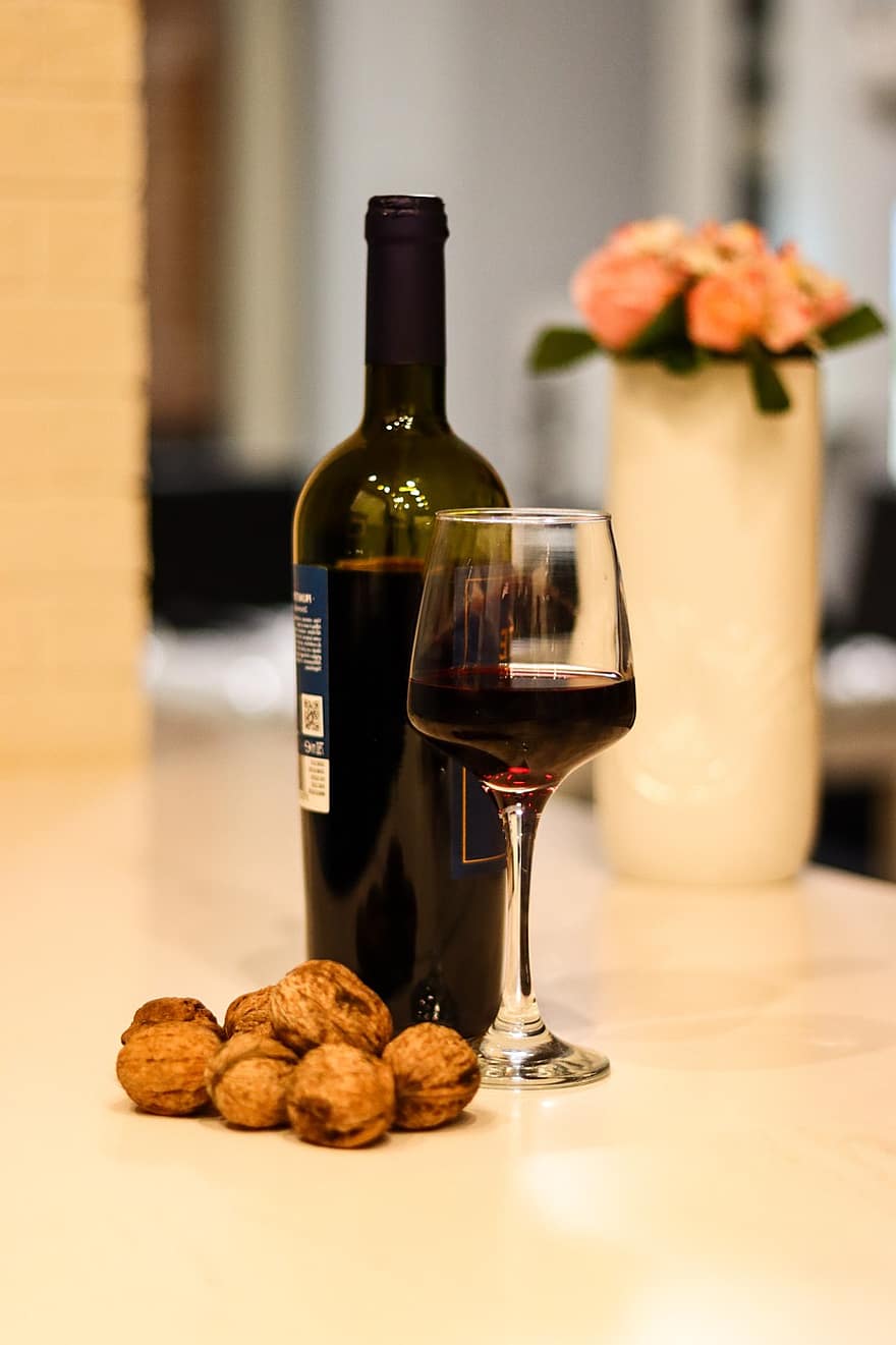 rode wijn, fles, glas, noten, drinken, voorgerechten, warmte, ontspanning, huis