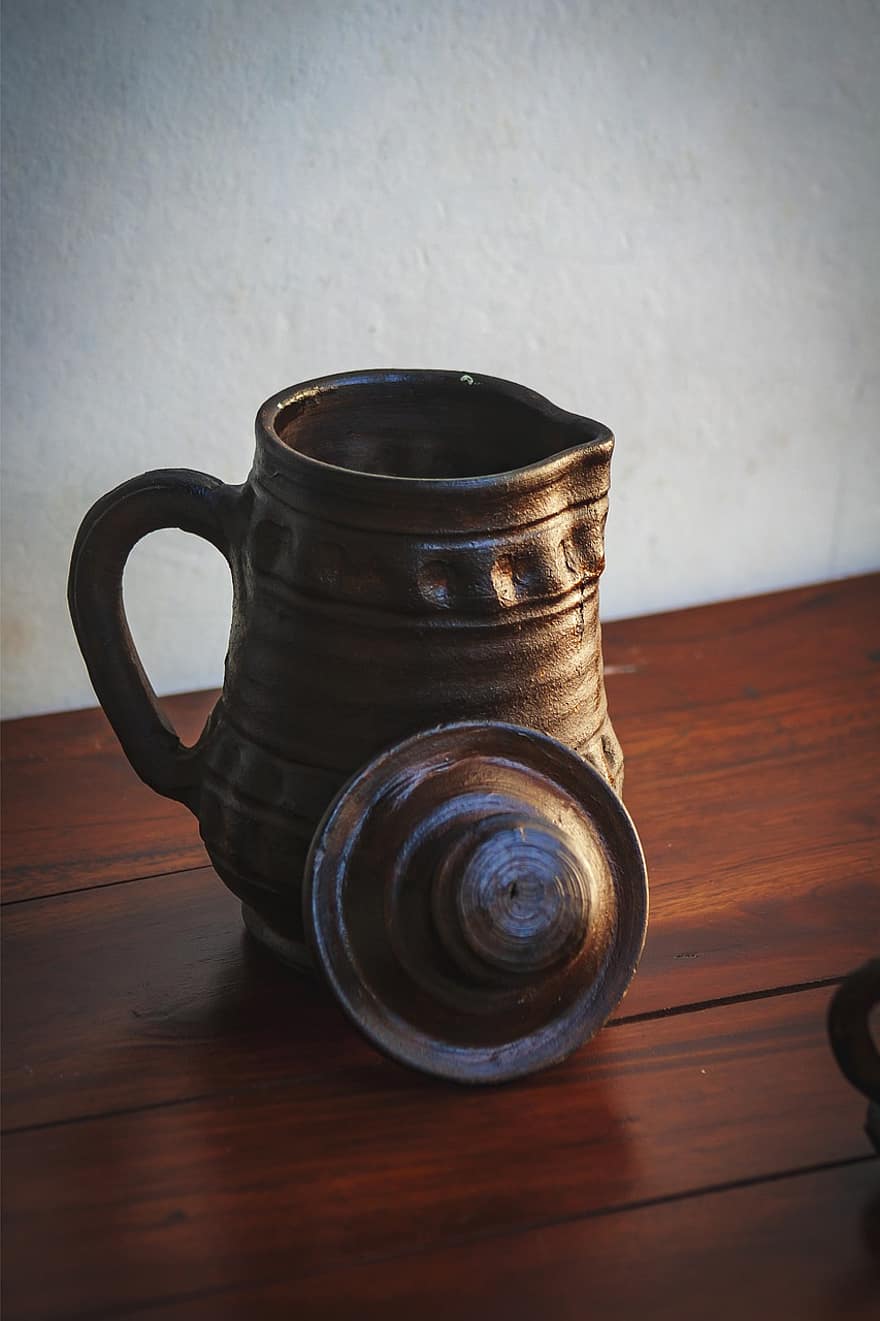 Caneca de barro, pote de barro, vaso de barro, madeira, único objeto, mesa, fechar-se, antiquado, velho, cerâmica, louças