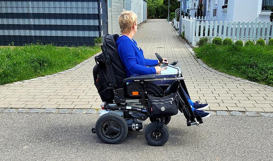 sedia a rotelle, utenti di sedie a rotelle, invalidità