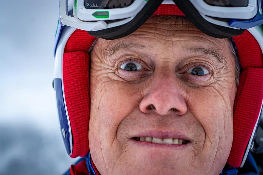 человек, лицо, лыжник, лыжные очки, лыжный шлем, портрет, люди, для взрослых, зима, один человек, улыбается