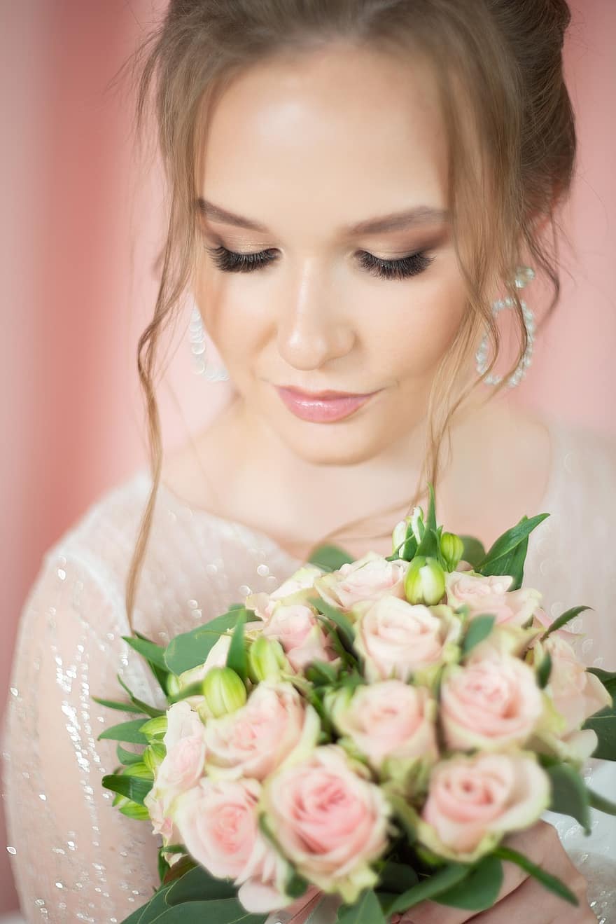 bouquet, núvia, vestit blanc, casament, revista, vestit de núvia, Selecció de vestits, preparacions per al casament, Serveis de casament, anells, matrimoni